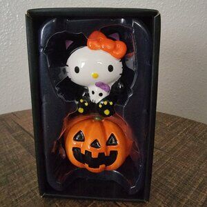 Hello Kitty Halloween Pumpkin Salt & Pepper Set NIB